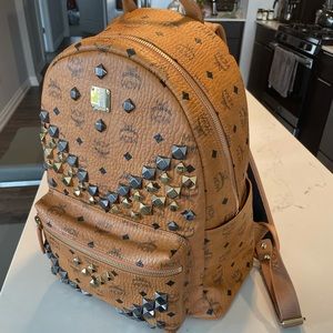 Stark M Stud Medium Backpack, Cognac